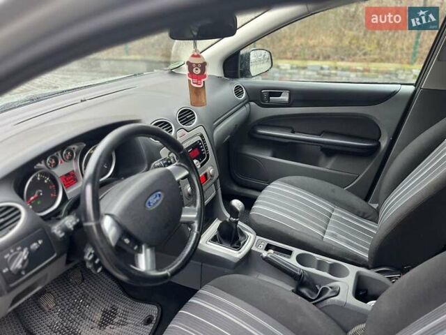 Сірий Форд Фокус, об'ємом двигуна 1.6 л та пробігом 193 тис. км за 5800 $, фото 3 на Automoto.ua