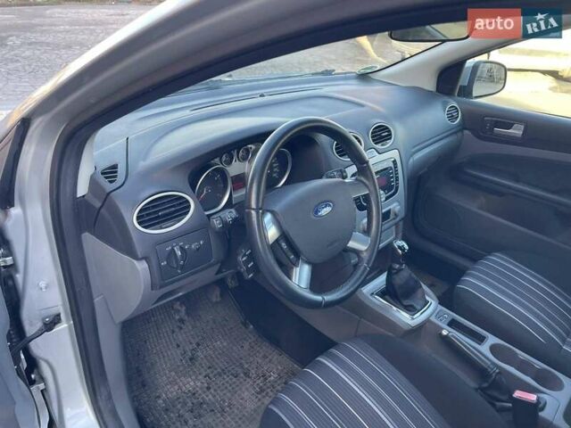 Серый Форд Фокус, объемом двигателя 1.6 л и пробегом 237 тыс. км за 5400 $, фото 14 на Automoto.ua