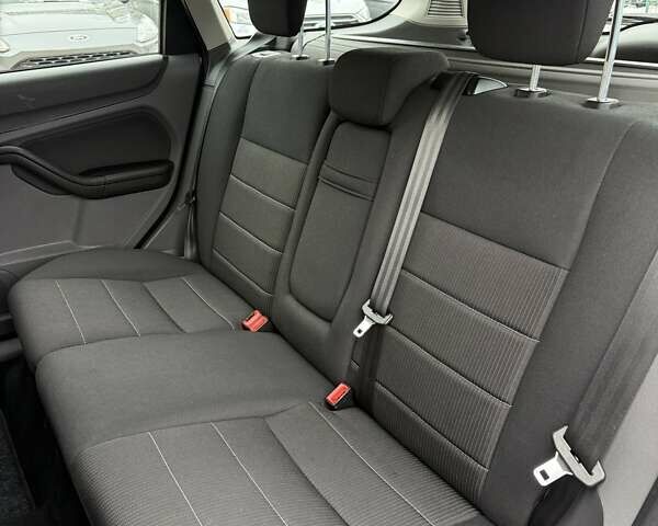 Сірий Форд Фокус, об'ємом двигуна 2 л та пробігом 216 тис. км за 7000 $, фото 17 на Automoto.ua