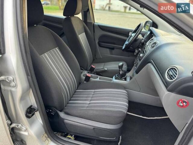 Сірий Форд Фокус, об'ємом двигуна 1.6 л та пробігом 228 тис. км за 4850 $, фото 22 на Automoto.ua