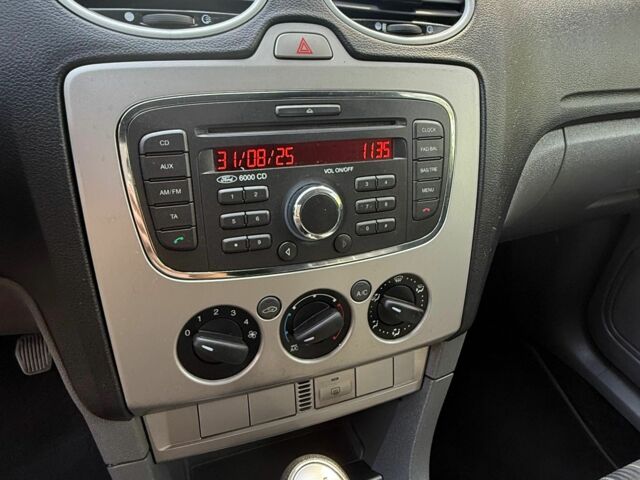 Серый Форд Фокус, объемом двигателя 1.6 л и пробегом 217 тыс. км за 6000 $, фото 12 на Automoto.ua