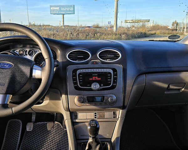 Серый Форд Фокус, объемом двигателя 1.6 л и пробегом 286 тыс. км за 5700 $, фото 12 на Automoto.ua