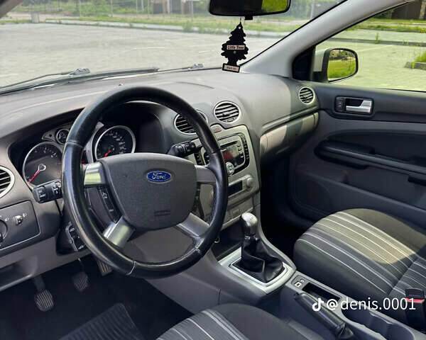 Серый Форд Фокус, объемом двигателя 1.6 л и пробегом 240 тыс. км за 5000 $, фото 3 на Automoto.ua