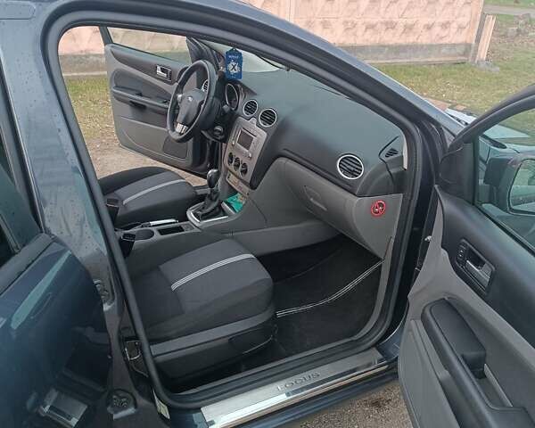 Серый Форд Фокус, объемом двигателя 1.6 л и пробегом 276 тыс. км за 6250 $, фото 4 на Automoto.ua