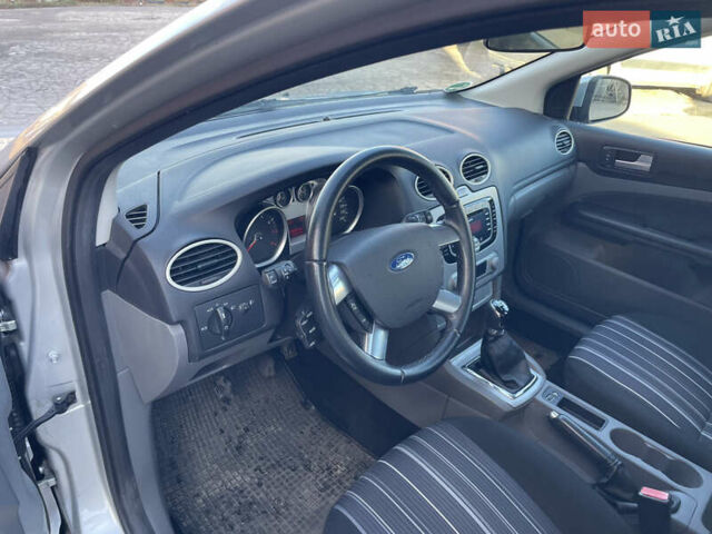 Сірий Форд Фокус, об'ємом двигуна 1.6 л та пробігом 236 тис. км за 5600 $, фото 8 на Automoto.ua