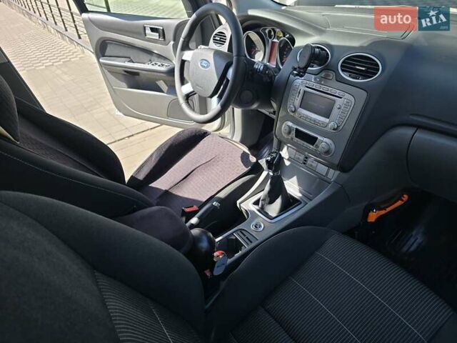 Сірий Форд Фокус, об'ємом двигуна 1.6 л та пробігом 237 тис. км за 7000 $, фото 13 на Automoto.ua