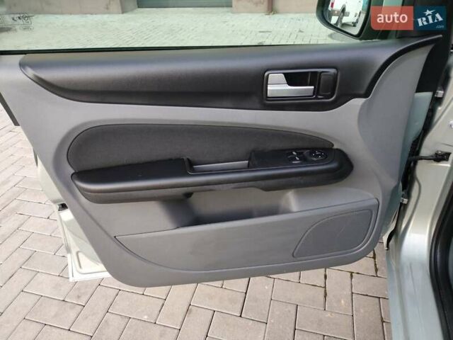 Серый Форд Фокус, объемом двигателя 1.6 л и пробегом 220 тыс. км за 5699 $, фото 16 на Automoto.ua