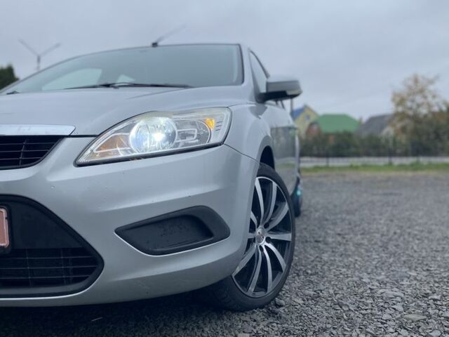 Серый Форд Фокус, объемом двигателя 1.6 л и пробегом 302 тыс. км за 5999 $, фото 7 на Automoto.ua