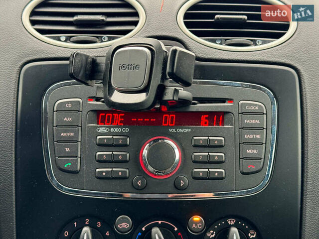 Сірий Форд Фокус, об'ємом двигуна 1.6 л та пробігом 300 тис. км за 5440 $, фото 26 на Automoto.ua