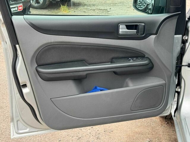 Сірий Форд Фокус, об'ємом двигуна 1.6 л та пробігом 300 тис. км за 5440 $, фото 11 на Automoto.ua