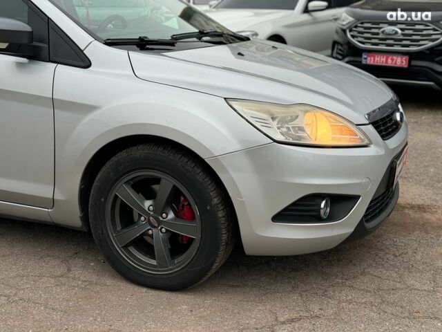 Серый Форд Фокус, объемом двигателя 1.6 л и пробегом 300 тыс. км за 5440 $, фото 3 на Automoto.ua