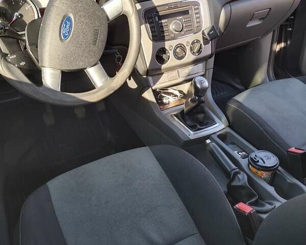 Серый Форд Фокус, объемом двигателя 1.6 л и пробегом 261 тыс. км за 5500 $, фото 13 на Automoto.ua