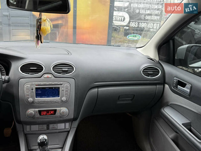 Сірий Форд Фокус, об'ємом двигуна 1.6 л та пробігом 341 тис. км за 6600 $, фото 34 на Automoto.ua