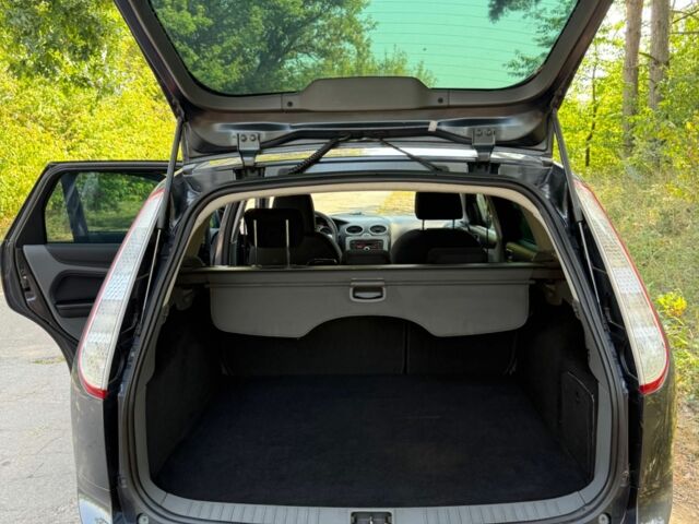 Серый Форд Фокус, объемом двигателя 1.6 л и пробегом 217 тыс. км за 6000 $, фото 17 на Automoto.ua