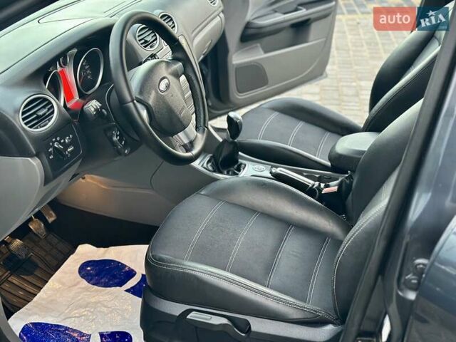 Серый Форд Фокус, объемом двигателя 1.6 л и пробегом 234 тыс. км за 6800 $, фото 11 на Automoto.ua