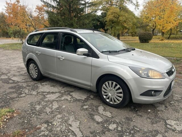 Серый Форд Фокус, объемом двигателя 1.8 л и пробегом 290 тыс. км за 3200 $, фото 1 на Automoto.ua