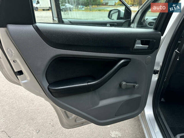 Сірий Форд Фокус, об'ємом двигуна 1.6 л та пробігом 240 тис. км за 5300 $, фото 17 на Automoto.ua