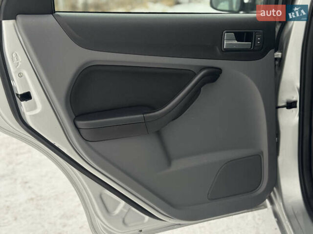 Серый Форд Фокус, объемом двигателя 1.6 л и пробегом 208 тыс. км за 6300 $, фото 24 на Automoto.ua