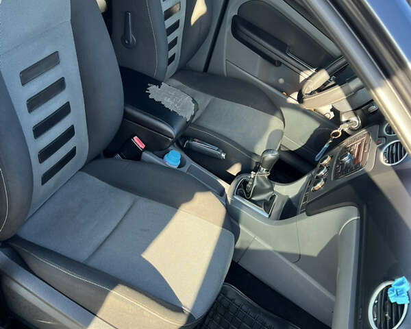 Серый Форд Фокус, объемом двигателя 1.6 л и пробегом 270 тыс. км за 5999 $, фото 41 на Automoto.ua