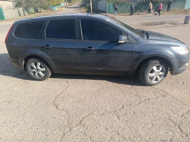 Серый Форд Фокус, объемом двигателя 1.6 л и пробегом 296 тыс. км за 5035 $, фото 2 на Automoto.ua