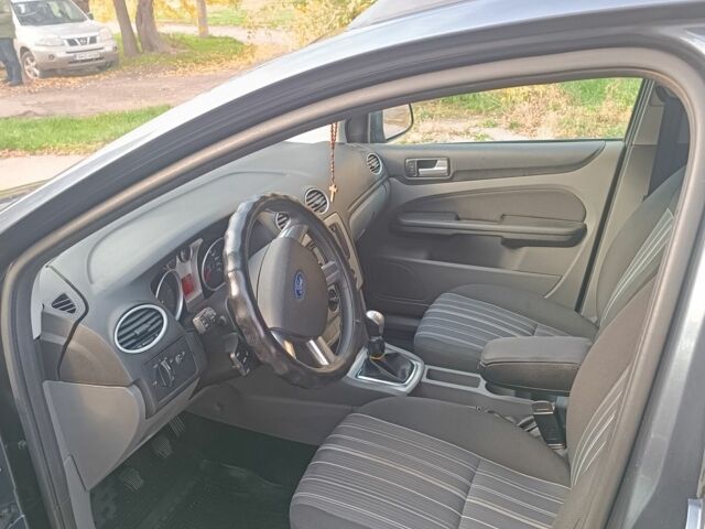 Серый Форд Фокус, объемом двигателя 1.6 л и пробегом 224 тыс. км за 6100 $, фото 8 на Automoto.ua