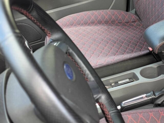 Серый Форд Фокус, объемом двигателя 1.6 л и пробегом 233 тыс. км за 5100 $, фото 11 на Automoto.ua