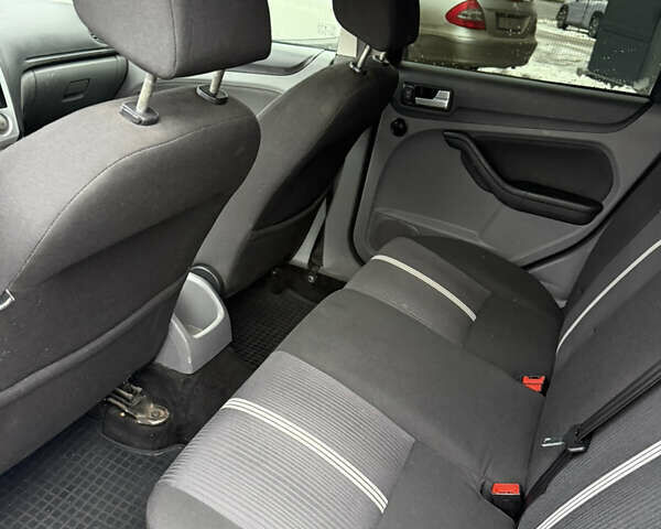 Сірий Форд Фокус, об'ємом двигуна 1.56 л та пробігом 278 тис. км за 5300 $, фото 16 на Automoto.ua