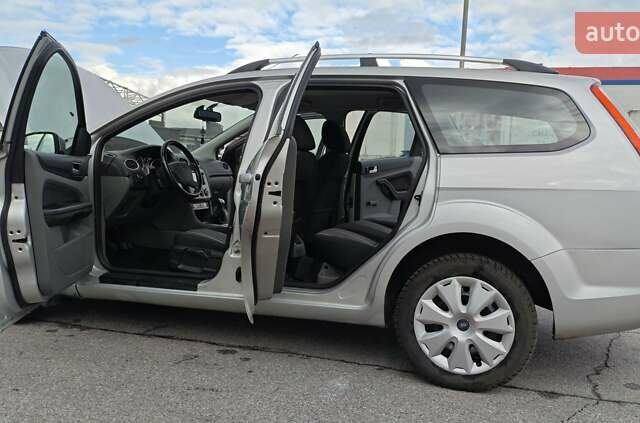 Серый Форд Фокус, объемом двигателя 1.6 л и пробегом 187 тыс. км за 5899 $, фото 6 на Automoto.ua