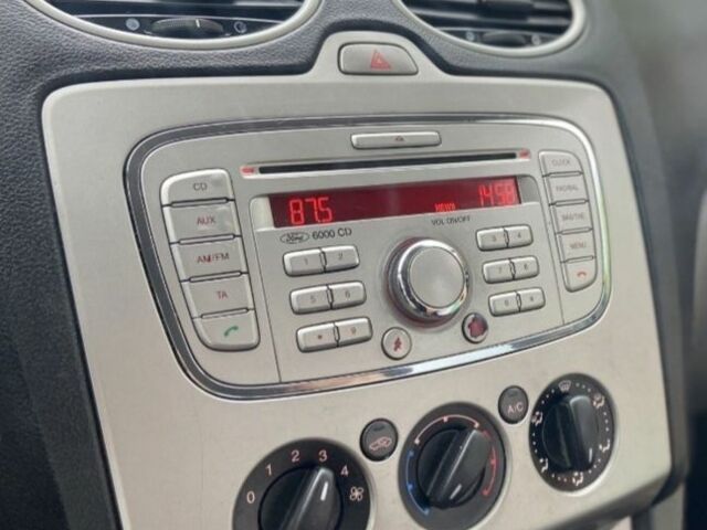 Серый Форд Фокус, объемом двигателя 1.6 л и пробегом 111 тыс. км за 3000 $, фото 5 на Automoto.ua