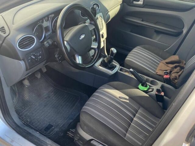 Серый Форд Фокус, объемом двигателя 1.6 л и пробегом 290 тыс. км за 4100 $, фото 3 на Automoto.ua