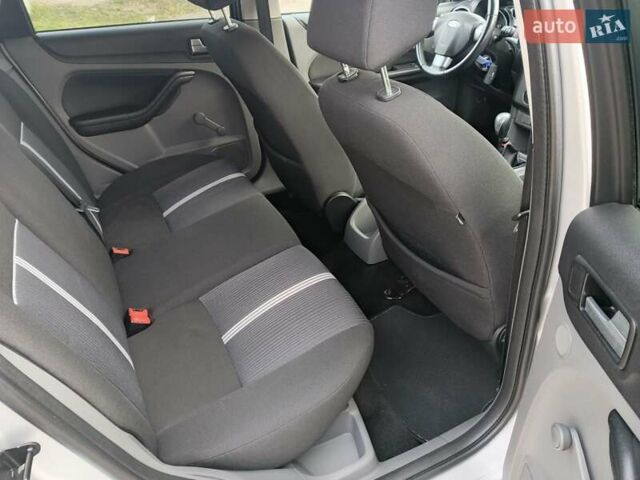 Серый Форд Фокус, объемом двигателя 1.6 л и пробегом 218 тыс. км за 6000 $, фото 13 на Automoto.ua