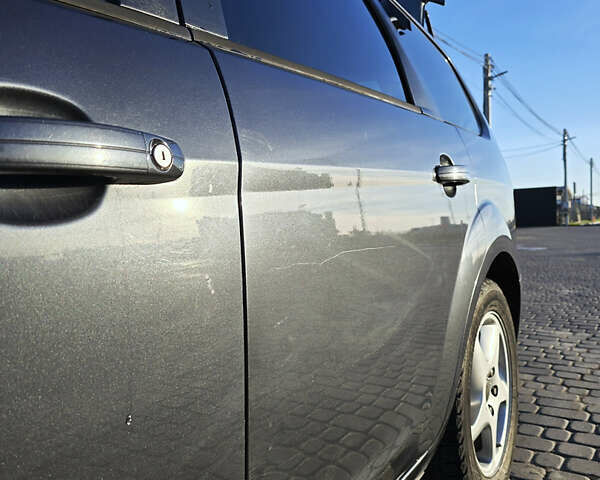 Серый Форд Фокус, объемом двигателя 1.6 л и пробегом 286 тыс. км за 5700 $, фото 6 на Automoto.ua