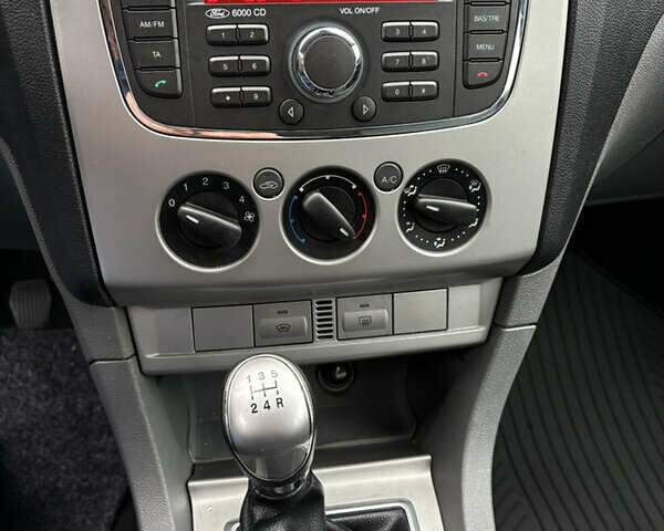 Сірий Форд Фокус, об'ємом двигуна 1.6 л та пробігом 217 тис. км за 5600 $, фото 16 на Automoto.ua