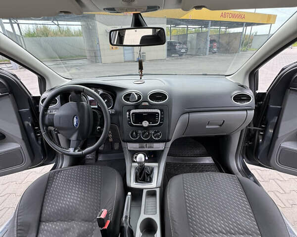 Серый Форд Фокус, объемом двигателя 1.6 л и пробегом 249 тыс. км за 5600 $, фото 10 на Automoto.ua