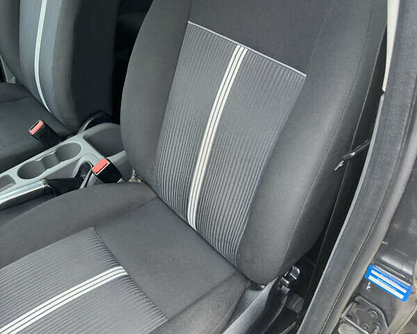 Сірий Форд Фокус, об'ємом двигуна 1.6 л та пробігом 260 тис. км за 5500 $, фото 21 на Automoto.ua