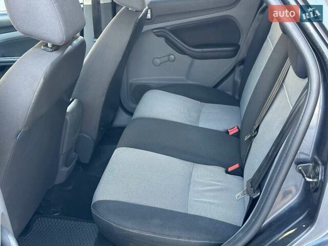 Серый Форд Фокус, объемом двигателя 1.6 л и пробегом 260 тыс. км за 5100 $, фото 8 на Automoto.ua