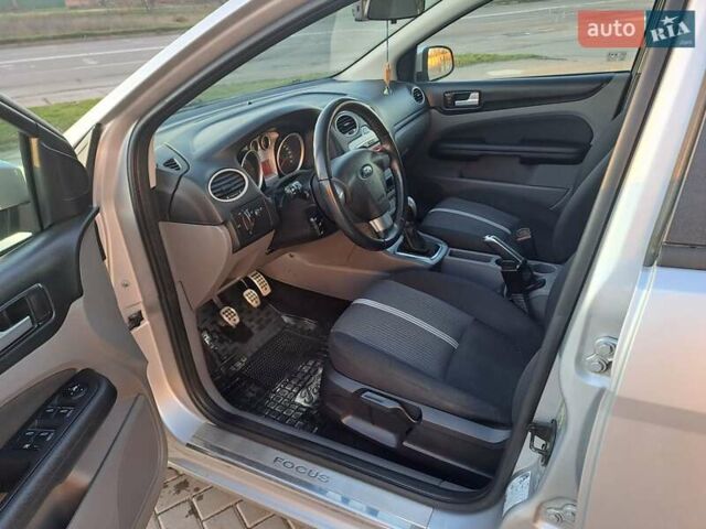 Серый Форд Фокус, объемом двигателя 1.6 л и пробегом 200 тыс. км за 6400 $, фото 12 на Automoto.ua