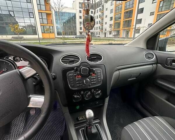 Сірий Форд Фокус, об'ємом двигуна 1.56 л та пробігом 300 тис. км за 5200 $, фото 14 на Automoto.ua