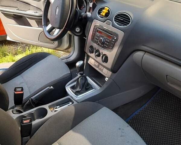 Сірий Форд Фокус, об'ємом двигуна 1.56 л та пробігом 285 тис. км за 5600 $, фото 7 на Automoto.ua