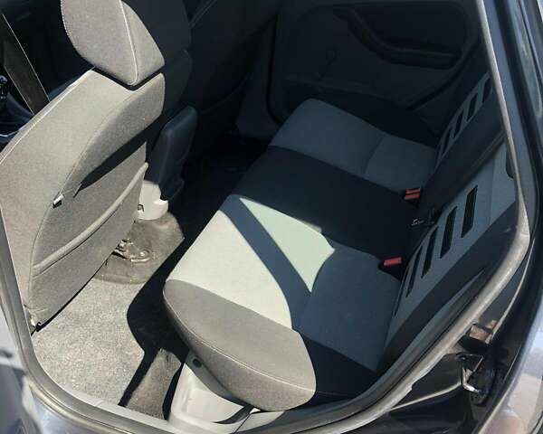 Сірий Форд Фокус, об'ємом двигуна 1.6 л та пробігом 194 тис. км за 6000 $, фото 9 на Automoto.ua