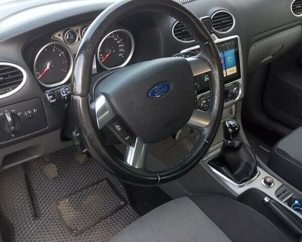 Серый Форд Фокус, объемом двигателя 1.6 л и пробегом 205 тыс. км за 6442 $, фото 5 на Automoto.ua