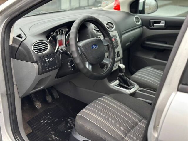 Серый Форд Фокус, объемом двигателя 1.6 л и пробегом 123 тыс. км за 2600 $, фото 5 на Automoto.ua