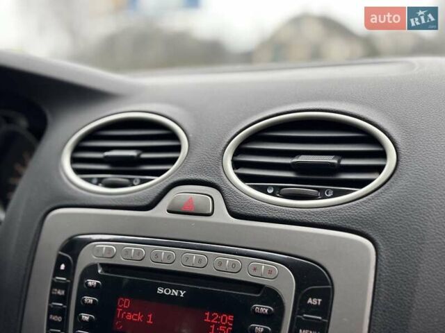 Серый Форд Фокус, объемом двигателя 1.6 л и пробегом 206 тыс. км за 5800 $, фото 16 на Automoto.ua