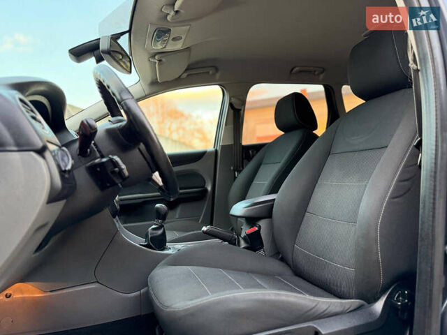 Серый Форд Фокус, объемом двигателя 1.6 л и пробегом 282 тыс. км за 5500 $, фото 40 на Automoto.ua