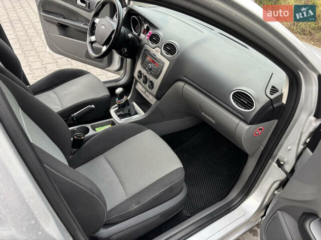 Серый Форд Фокус, объемом двигателя 1.56 л и пробегом 325 тыс. км за 5500 $, фото 11 на Automoto.ua