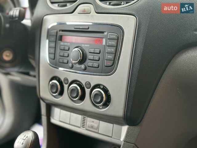 Серый Форд Фокус, объемом двигателя 1.6 л и пробегом 232 тыс. км за 6300 $, фото 25 на Automoto.ua