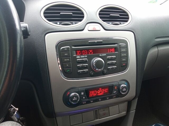 Серый Форд Фокус, объемом двигателя 1.6 л и пробегом 205 тыс. км за 5900 $, фото 6 на Automoto.ua