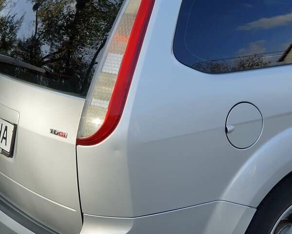 Серый Форд Фокус, объемом двигателя 1.6 л и пробегом 297 тыс. км за 5200 $, фото 11 на Automoto.ua