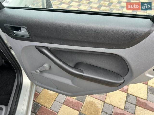Сірий Форд Фокус, об'ємом двигуна 1.6 л та пробігом 200 тис. км за 5990 $, фото 29 на Automoto.ua