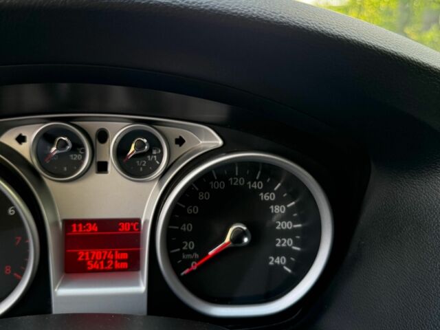 Серый Форд Фокус, объемом двигателя 1.6 л и пробегом 217 тыс. км за 6000 $, фото 9 на Automoto.ua